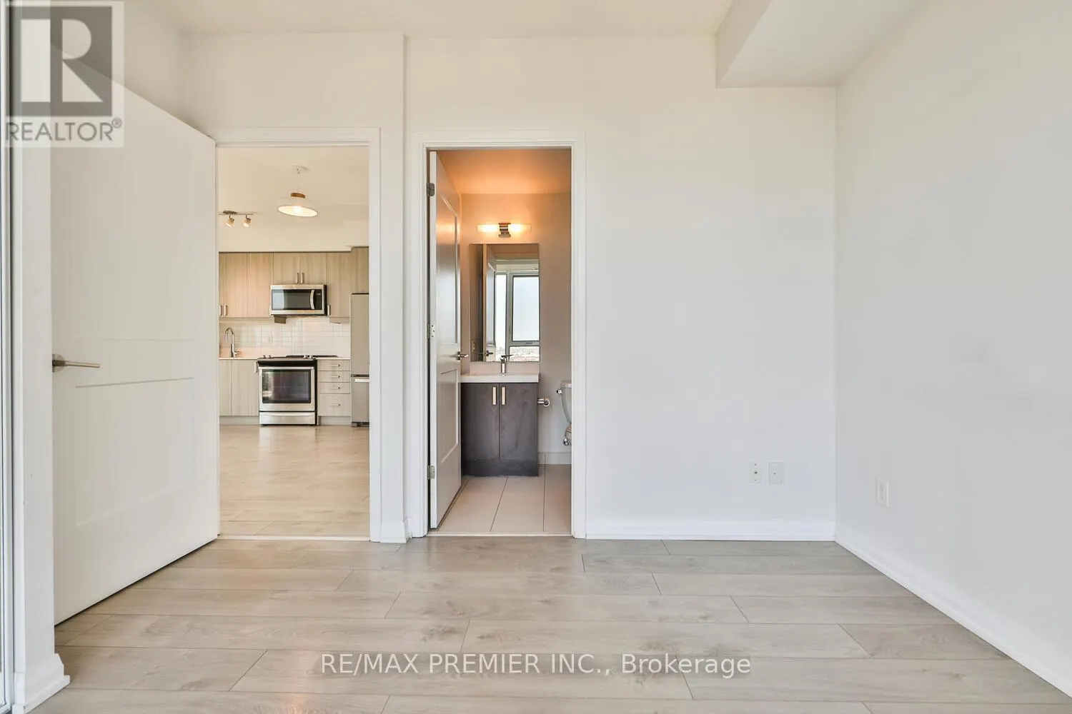 1504 - 7895 JANE STREET