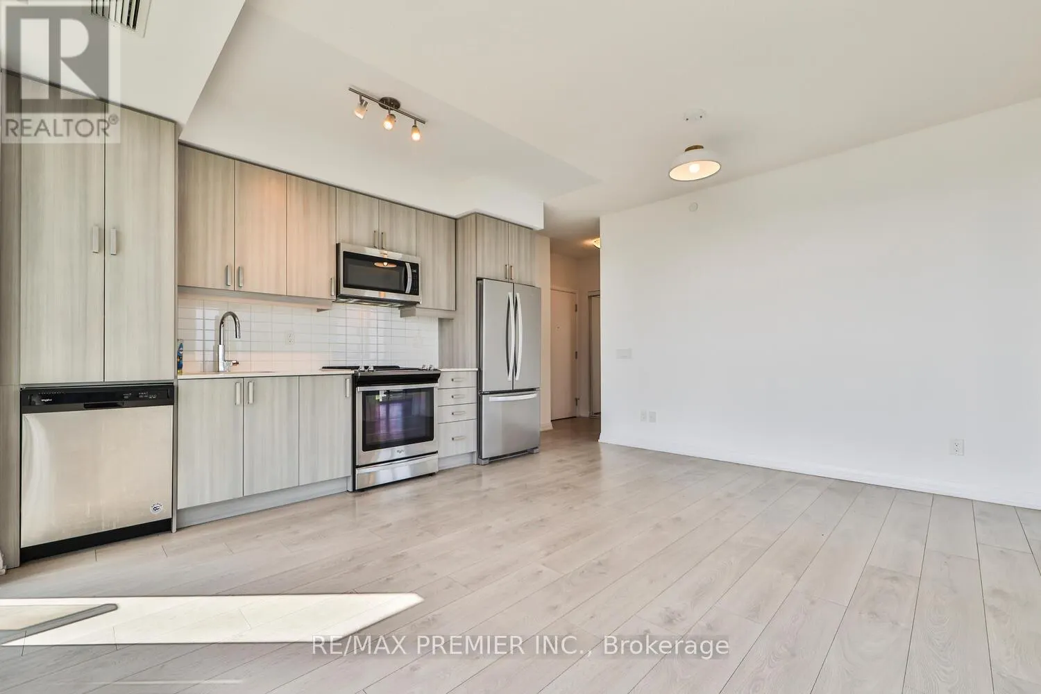 1504 - 7895 JANE STREET