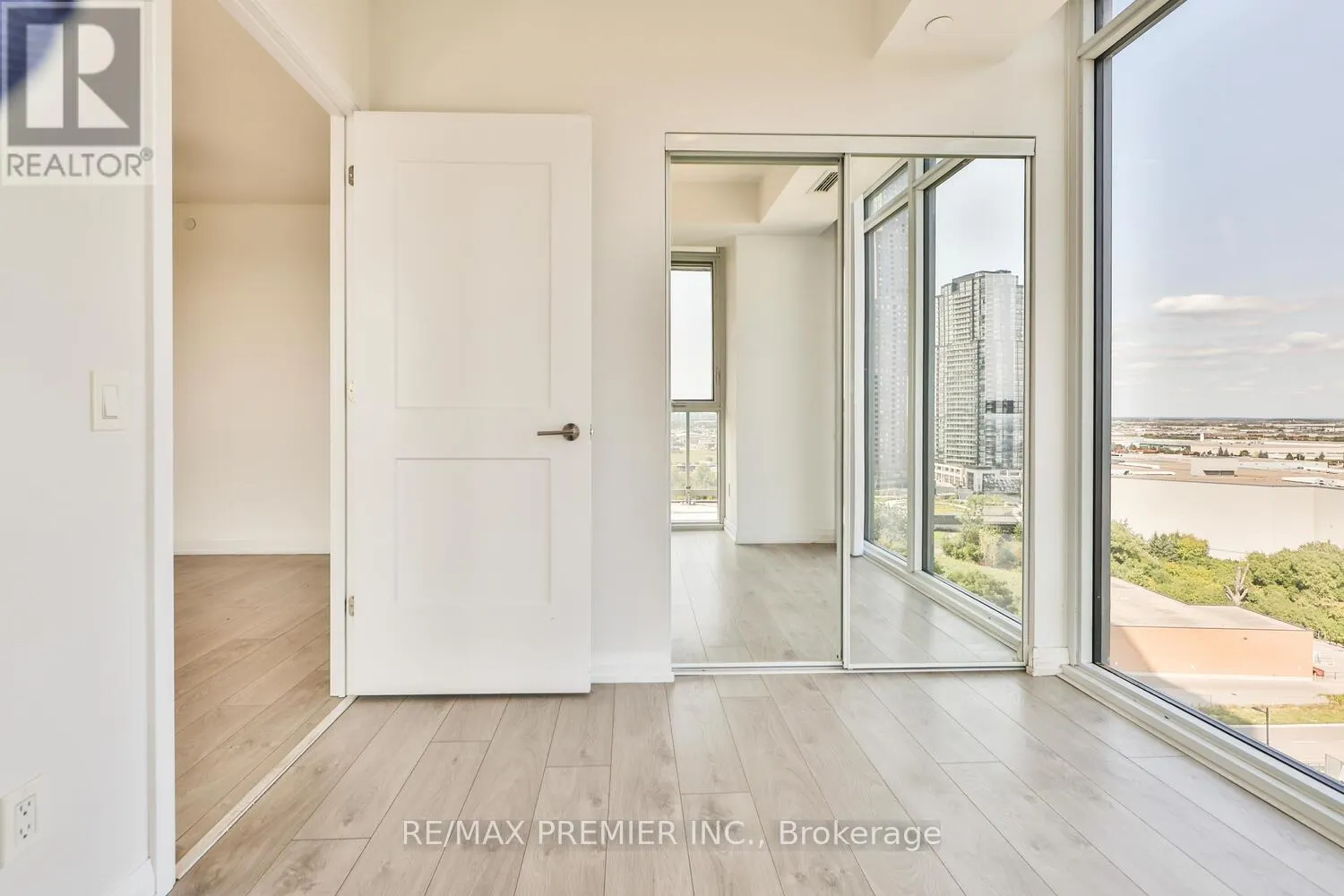 1504 - 7895 JANE STREET