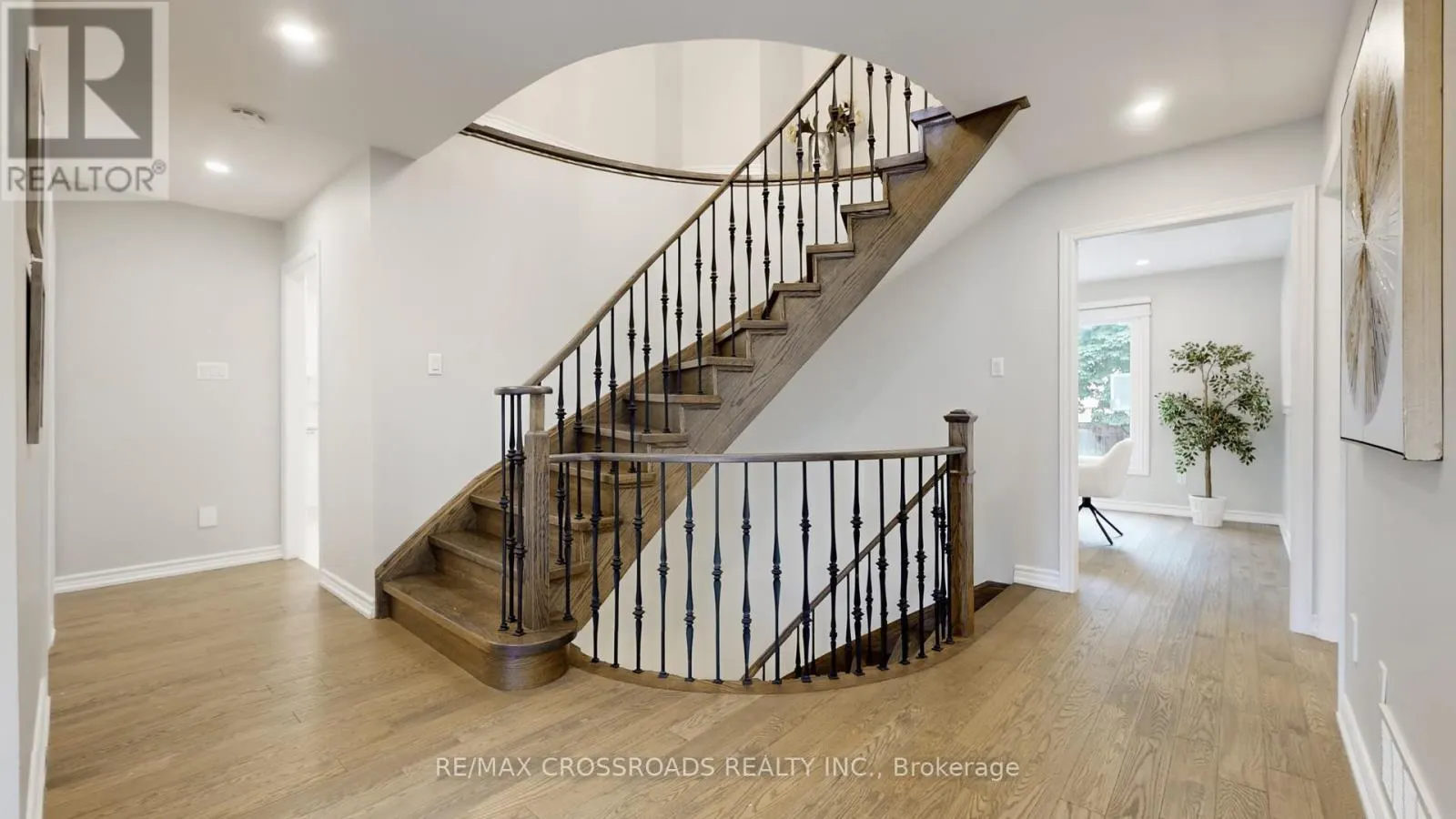 25 STRATHEARN AVENUE