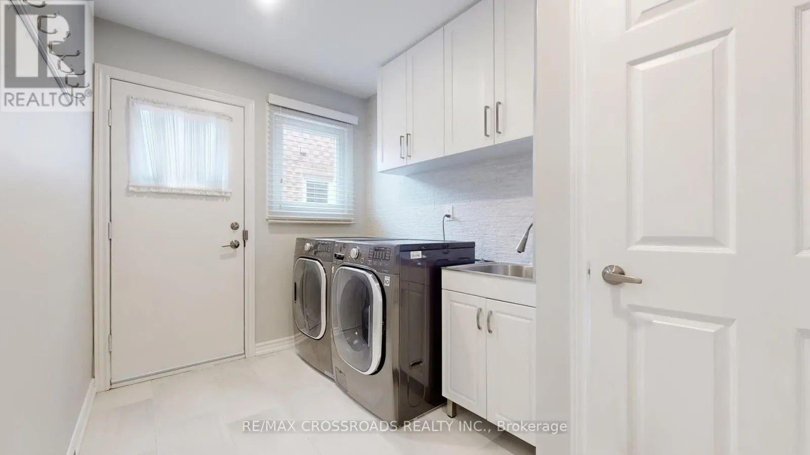 25 STRATHEARN AVENUE
