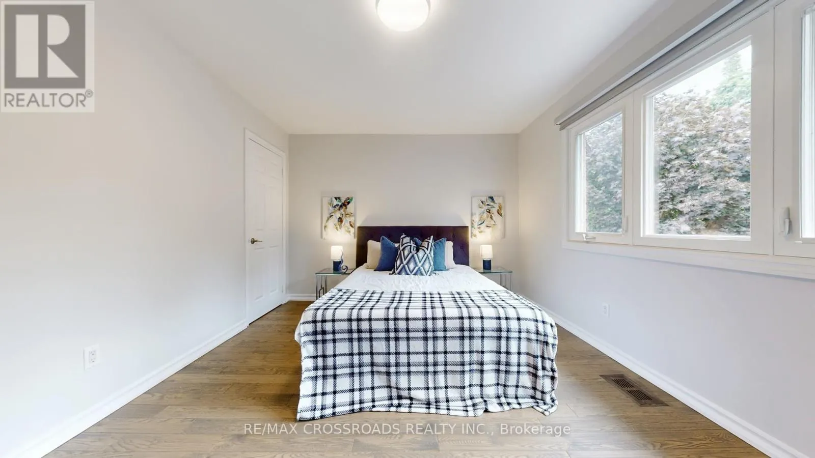 25 STRATHEARN AVENUE