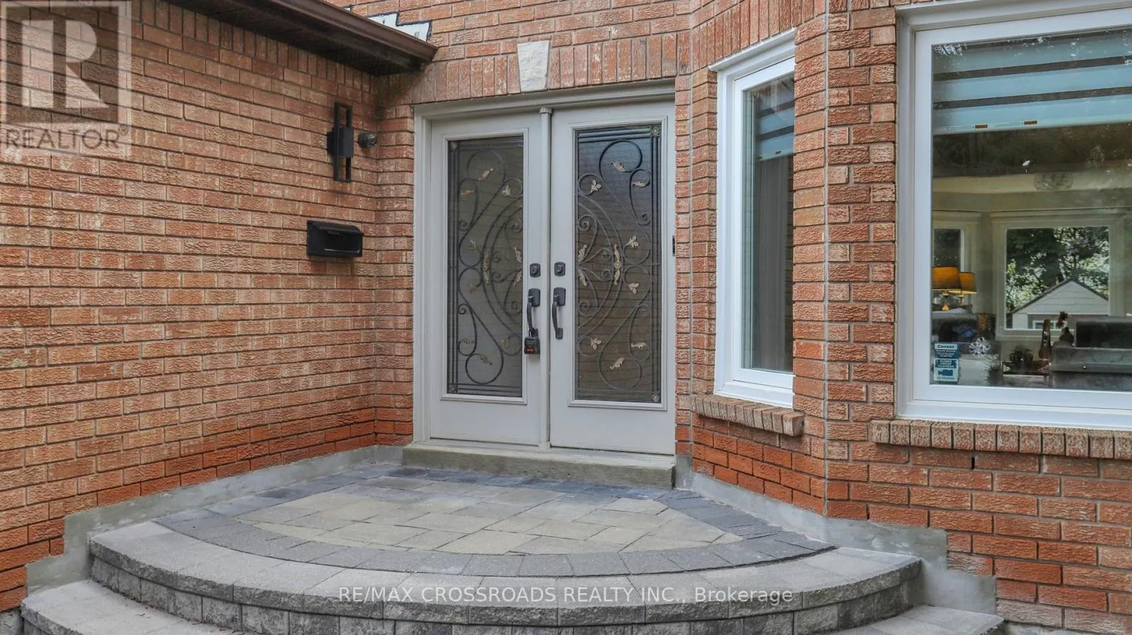 25 STRATHEARN AVENUE