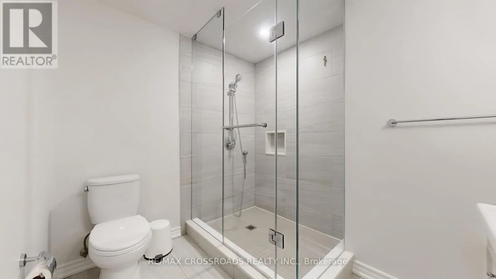 25 STRATHEARN AVENUE