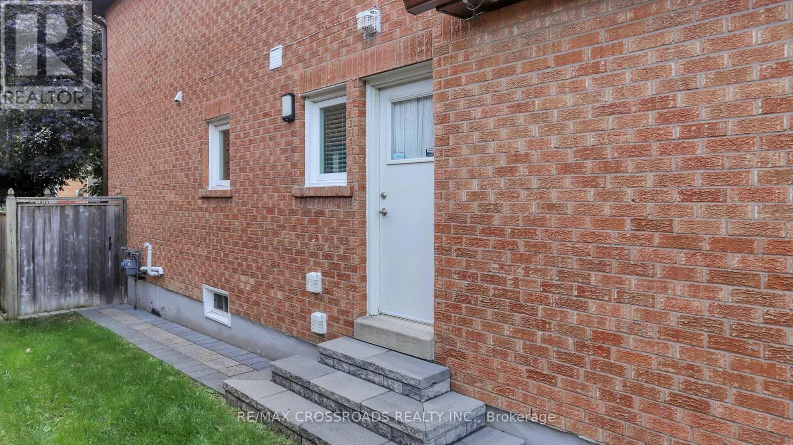 25 STRATHEARN AVENUE