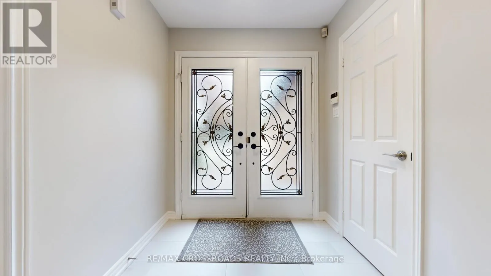 25 STRATHEARN AVENUE