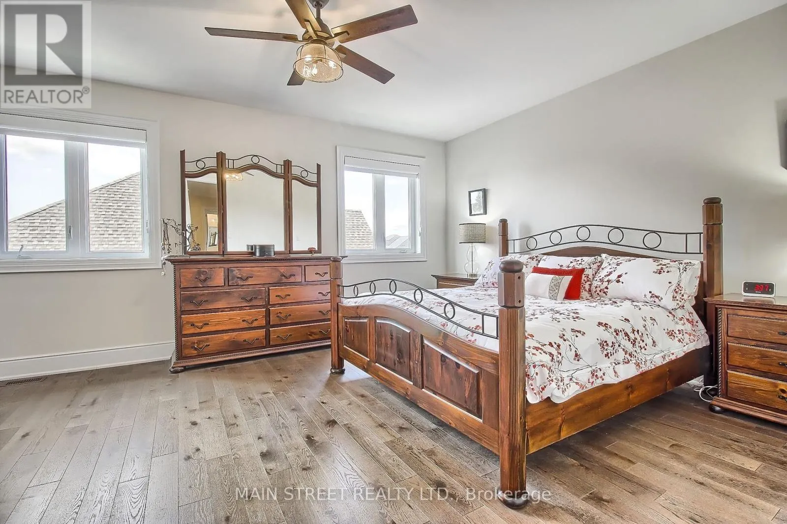 18 COUNTRY CLUB CRESCENT