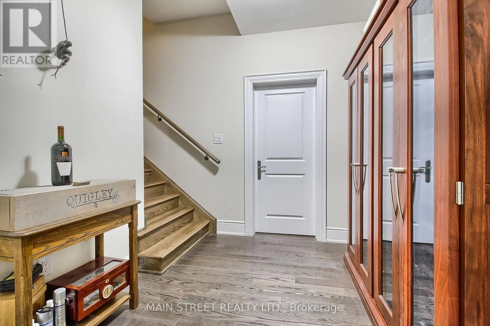 18 COUNTRY CLUB CRESCENT
