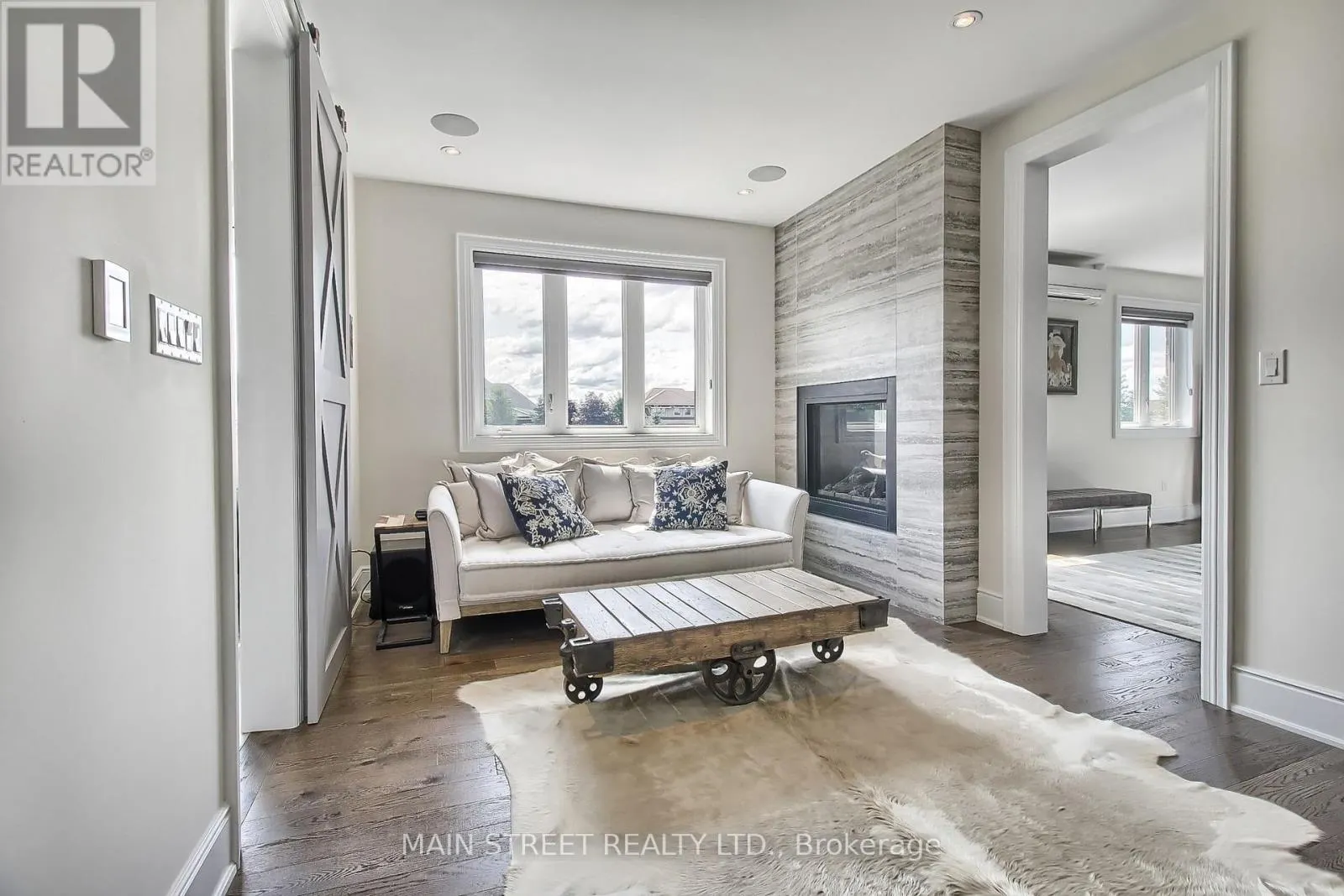 18 COUNTRY CLUB CRESCENT