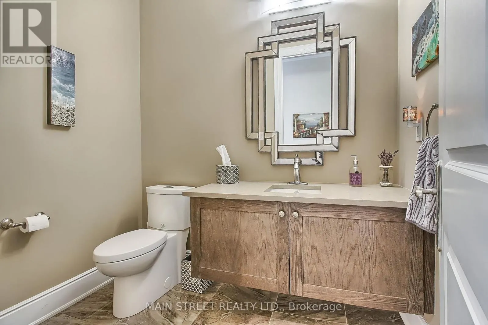 18 COUNTRY CLUB CRESCENT
