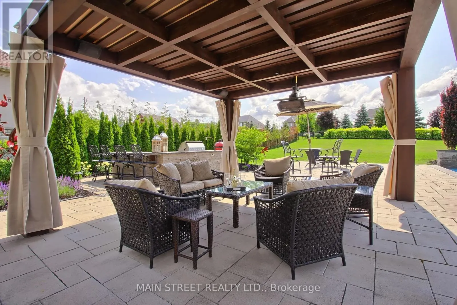 18 COUNTRY CLUB CRESCENT