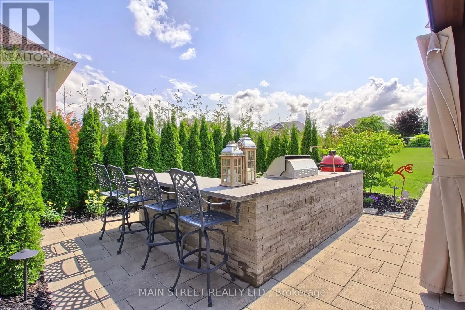 18 COUNTRY CLUB CRESCENT