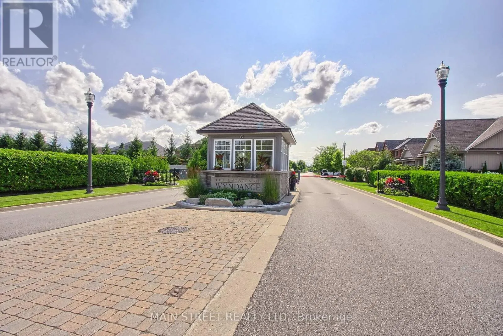 18 COUNTRY CLUB CRESCENT