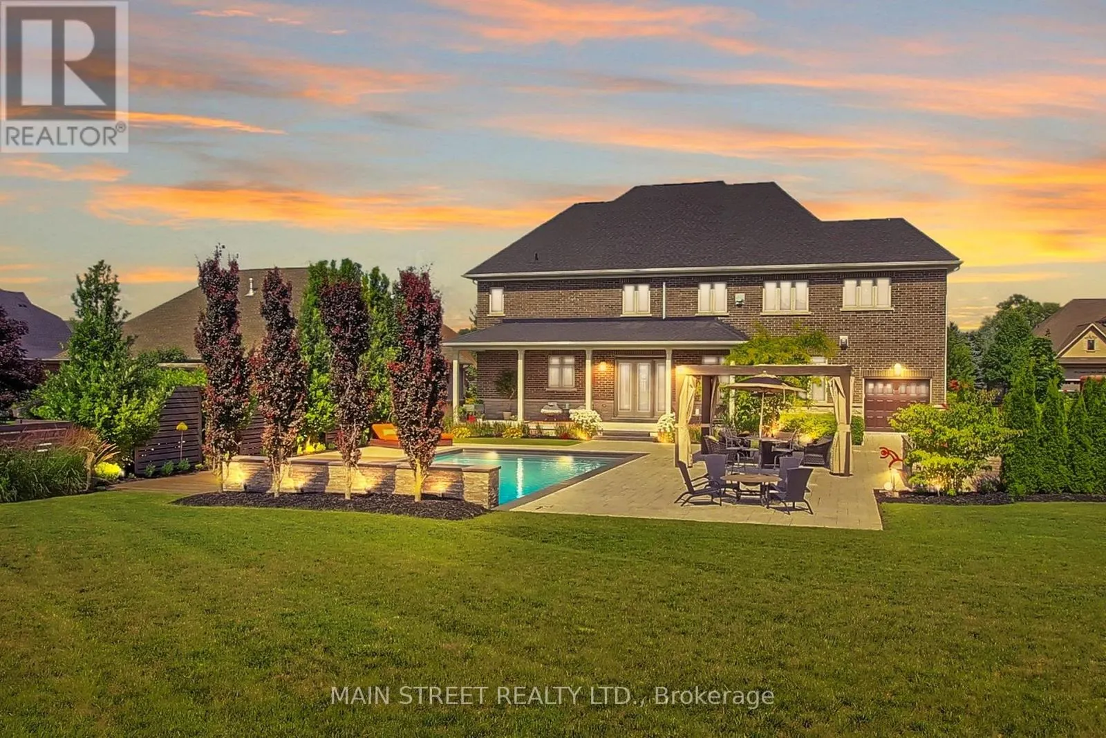 18 COUNTRY CLUB CRESCENT