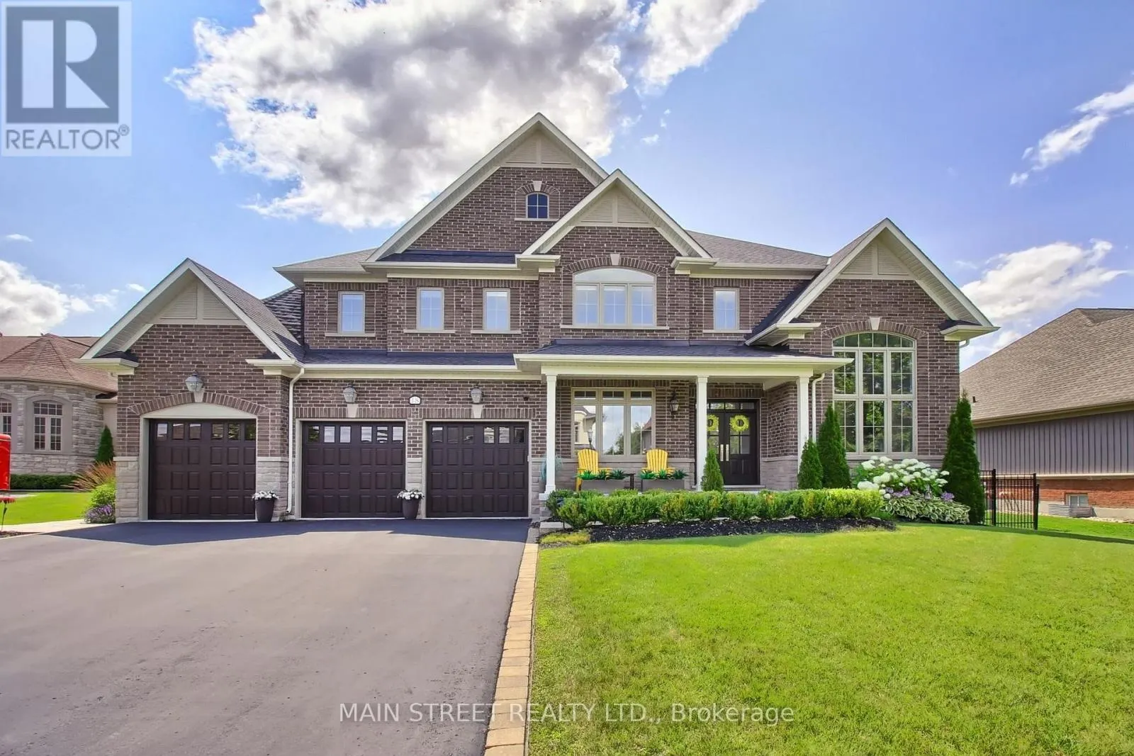 18 COUNTRY CLUB CRESCENT
