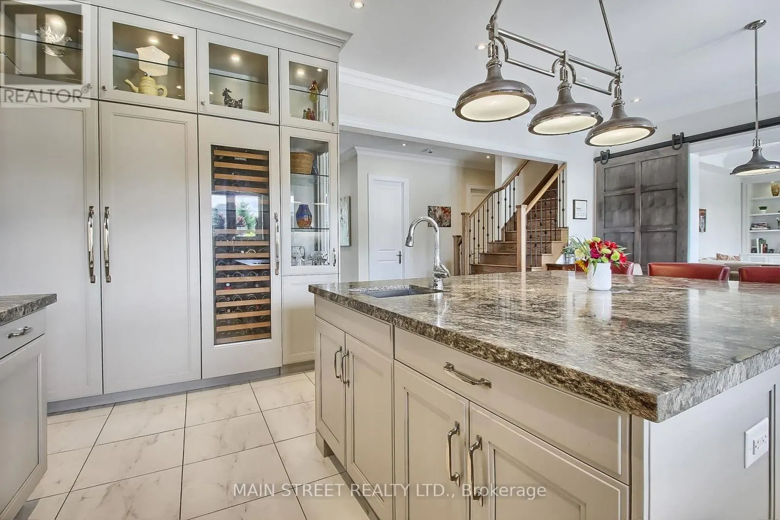 18 COUNTRY CLUB CRESCENT