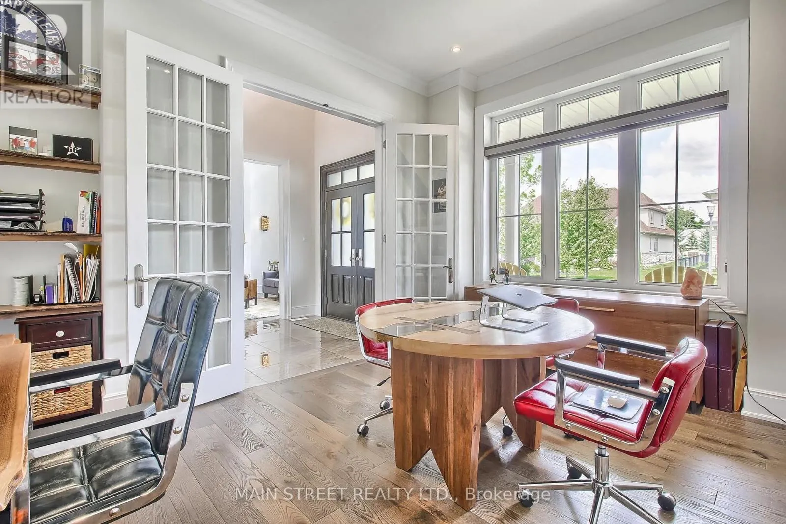 18 COUNTRY CLUB CRESCENT