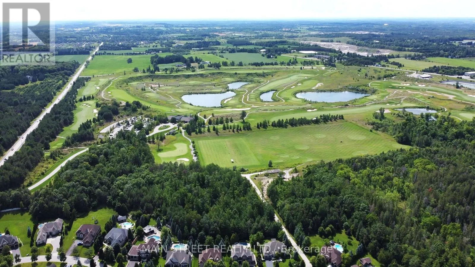 18 COUNTRY CLUB CRESCENT