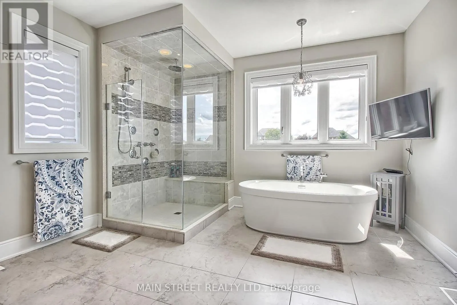 18 COUNTRY CLUB CRESCENT
