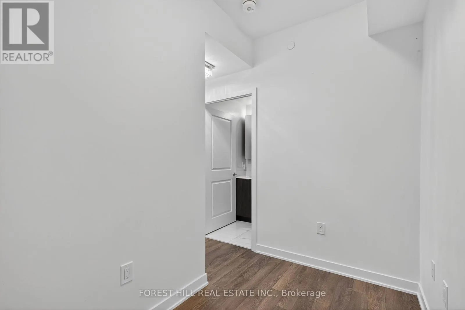 831 - 100 EAGLE ROCK WAY