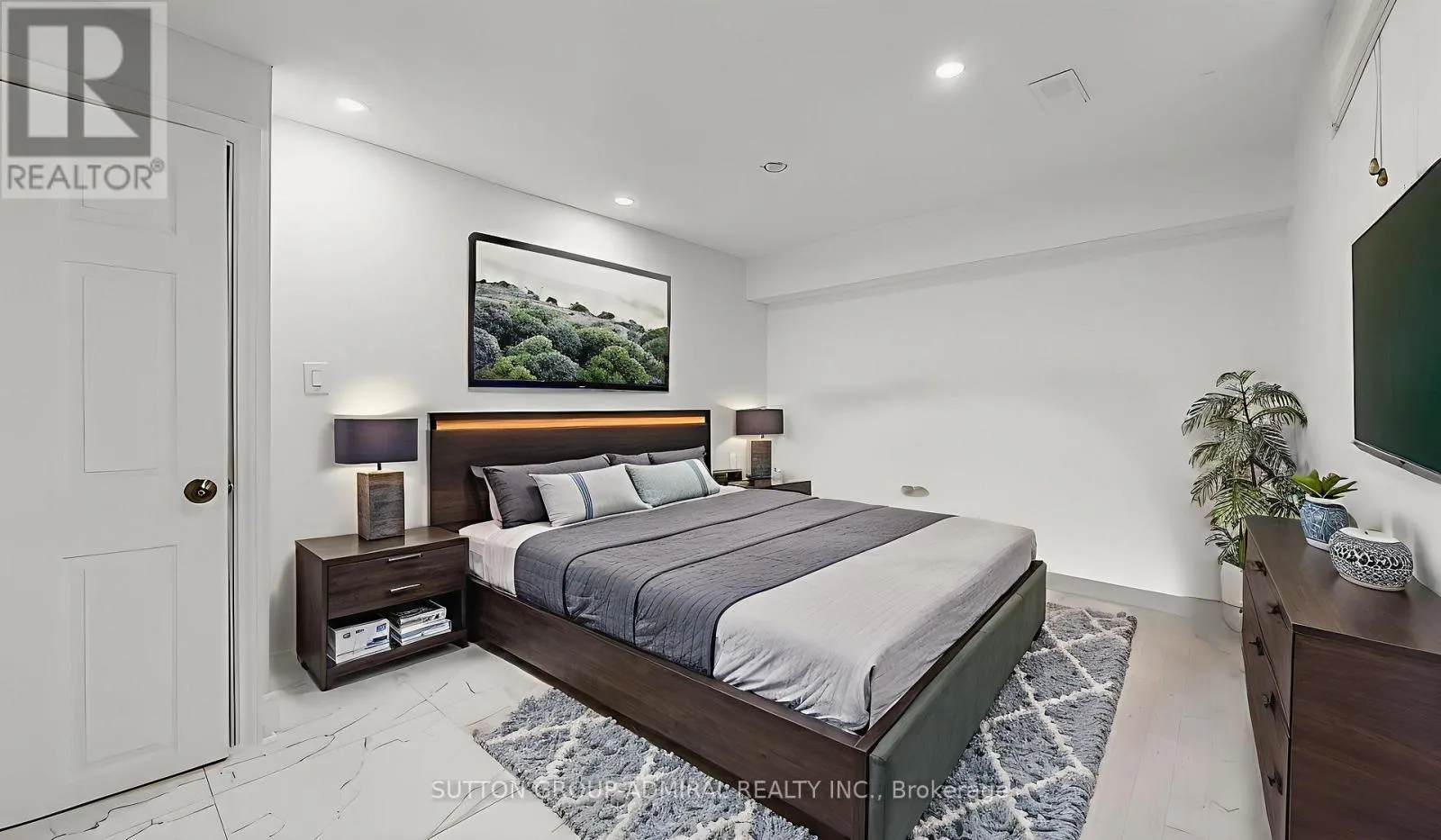 2 NEWMAN AVENUE
