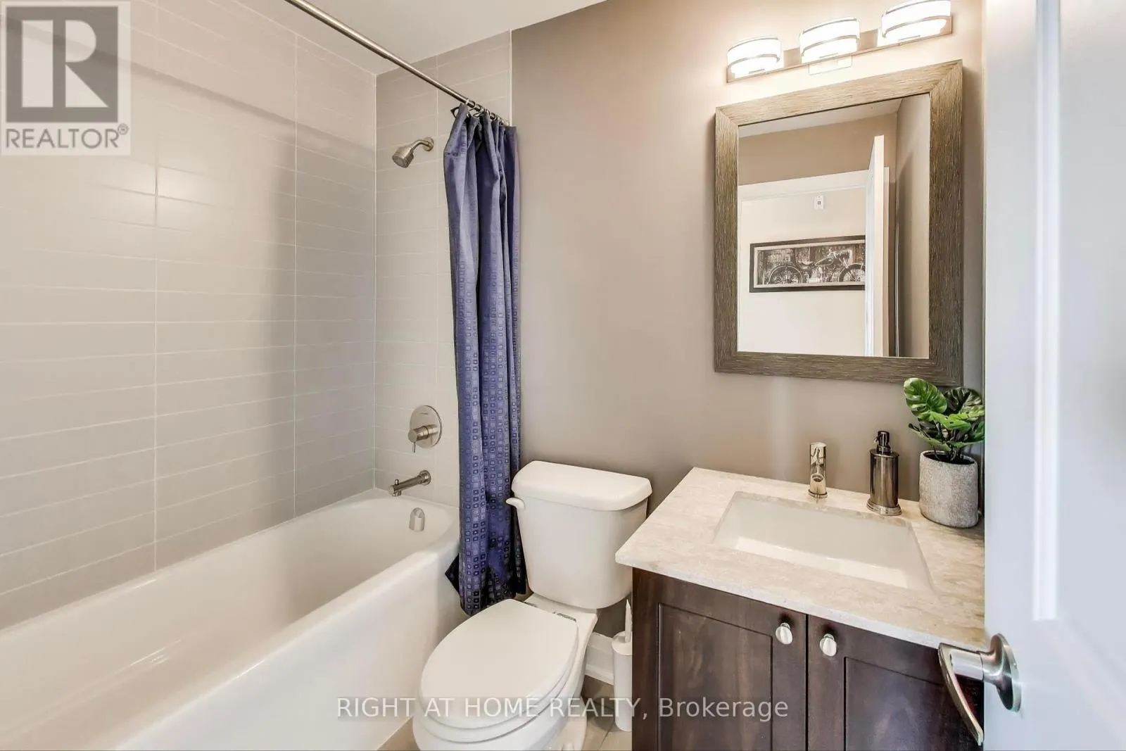 317 - 12 WOODSTREAM BOULEVARD