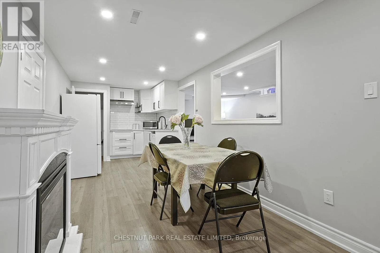4 GLOUSTER COURT