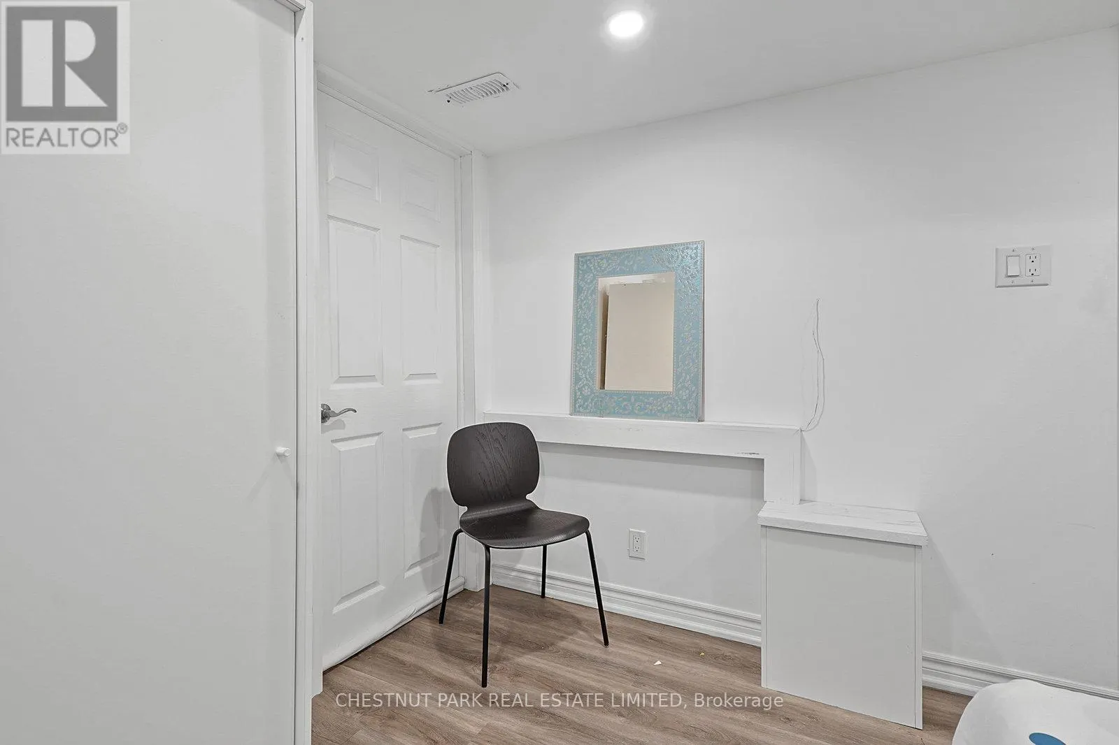 4 GLOUSTER COURT