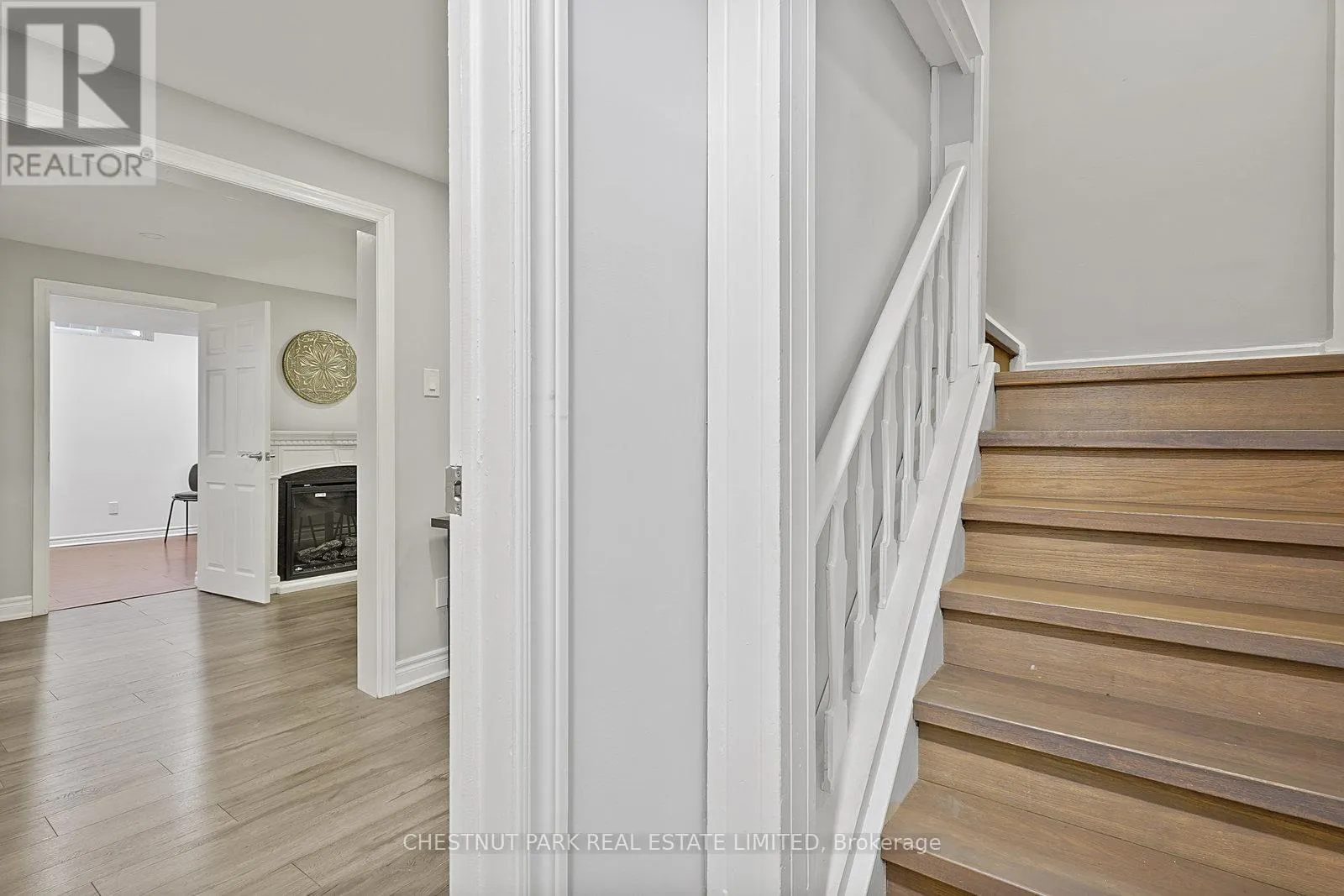 4 GLOUSTER COURT