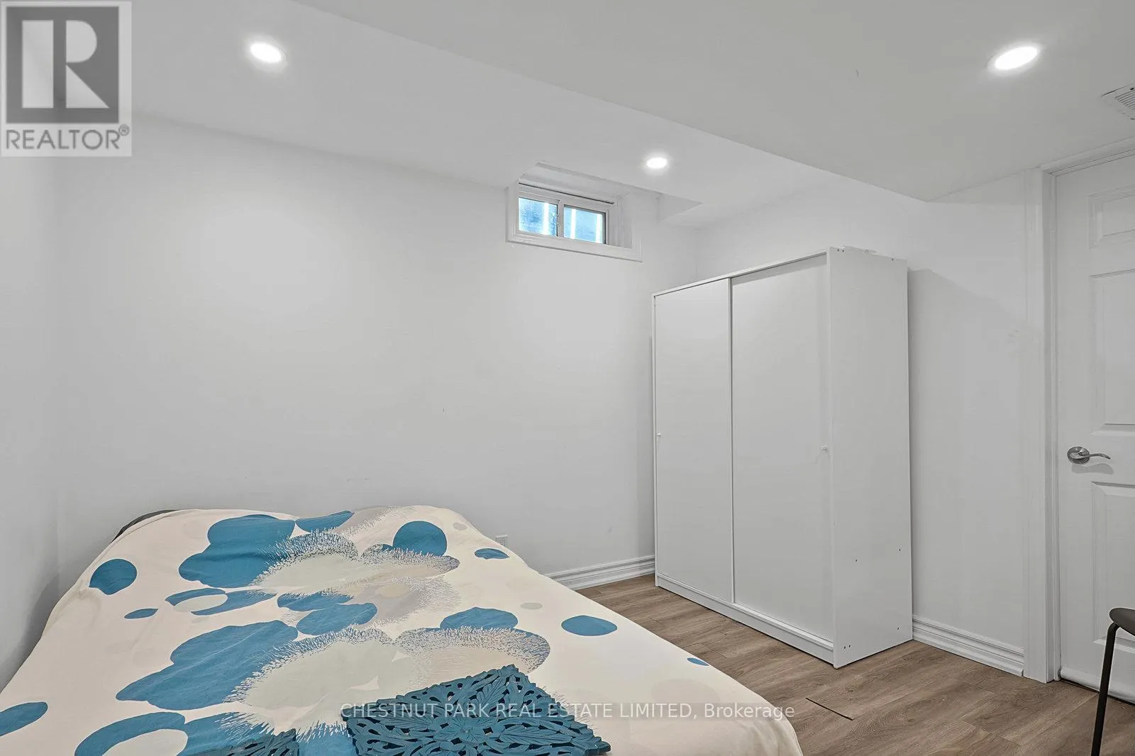 4 GLOUSTER COURT