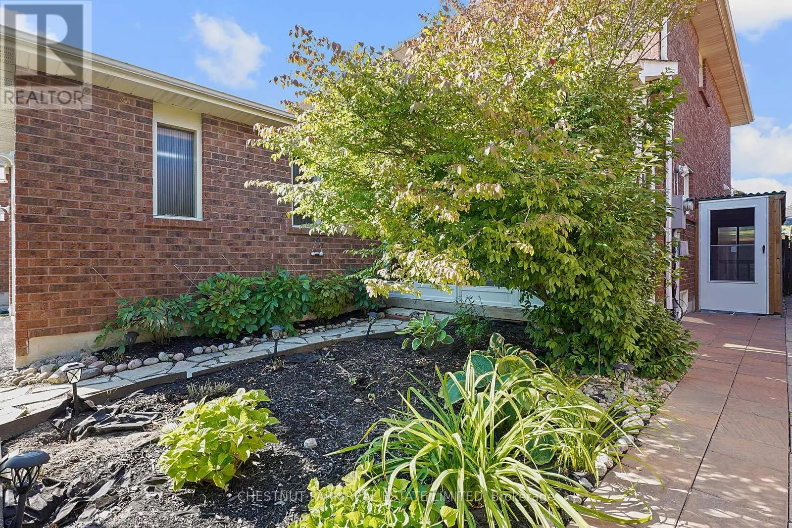 4 GLOUSTER COURT
