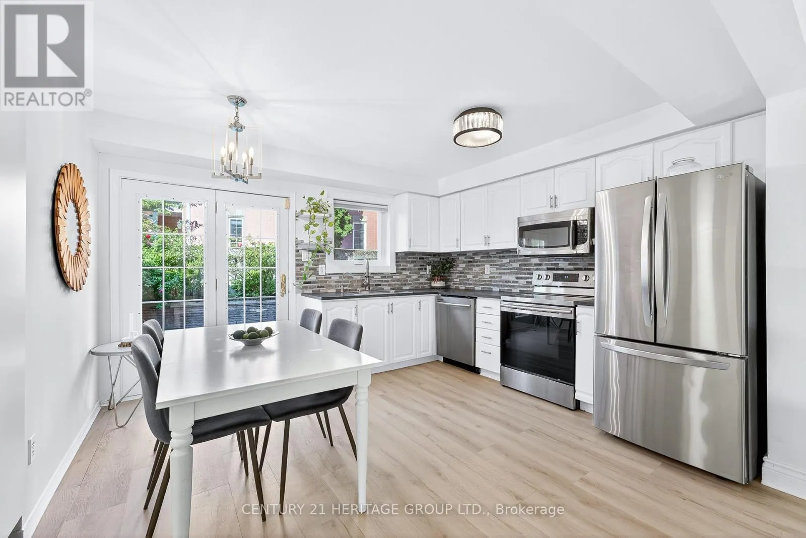 112 SANDFIELD DRIVE