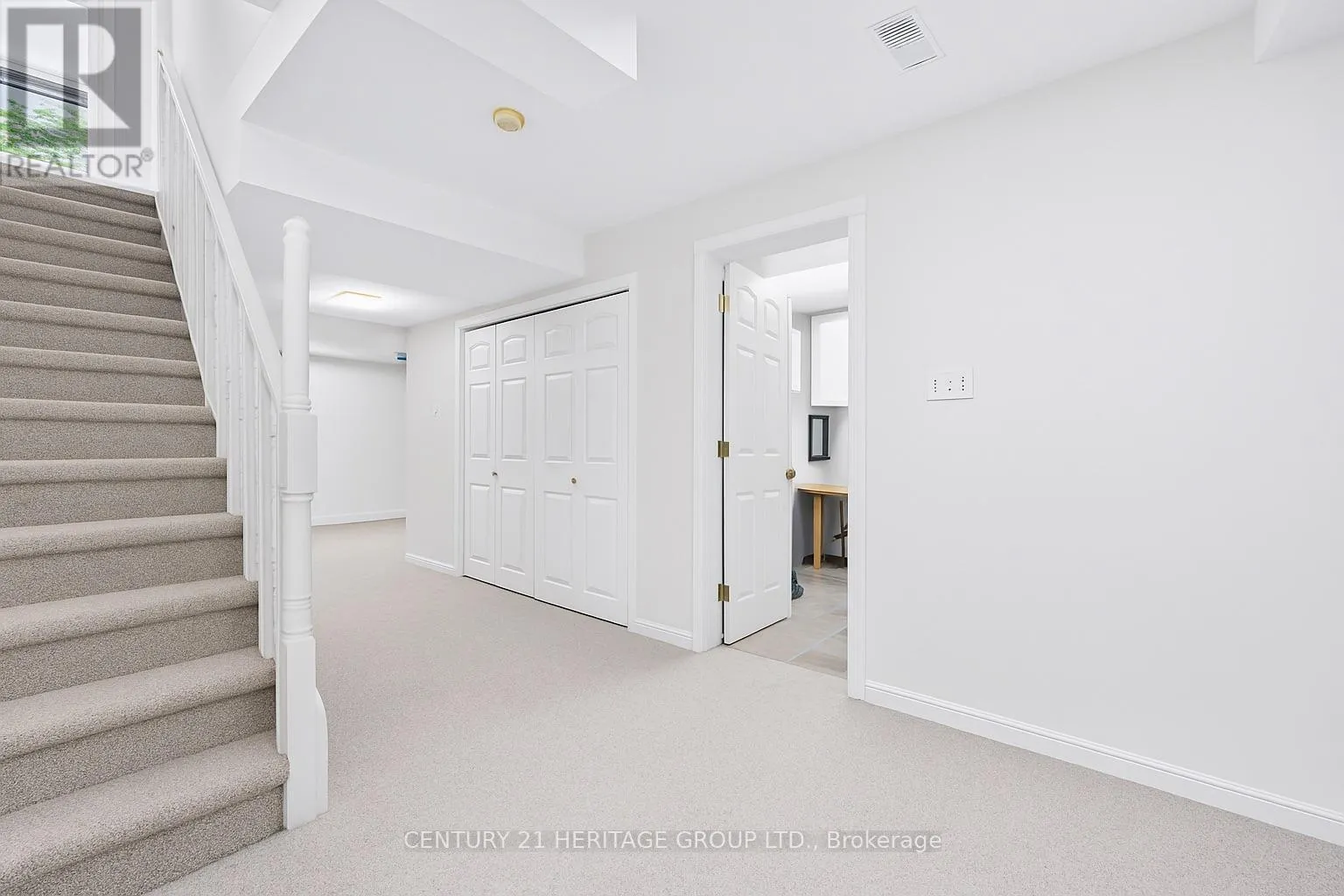112 SANDFIELD DRIVE