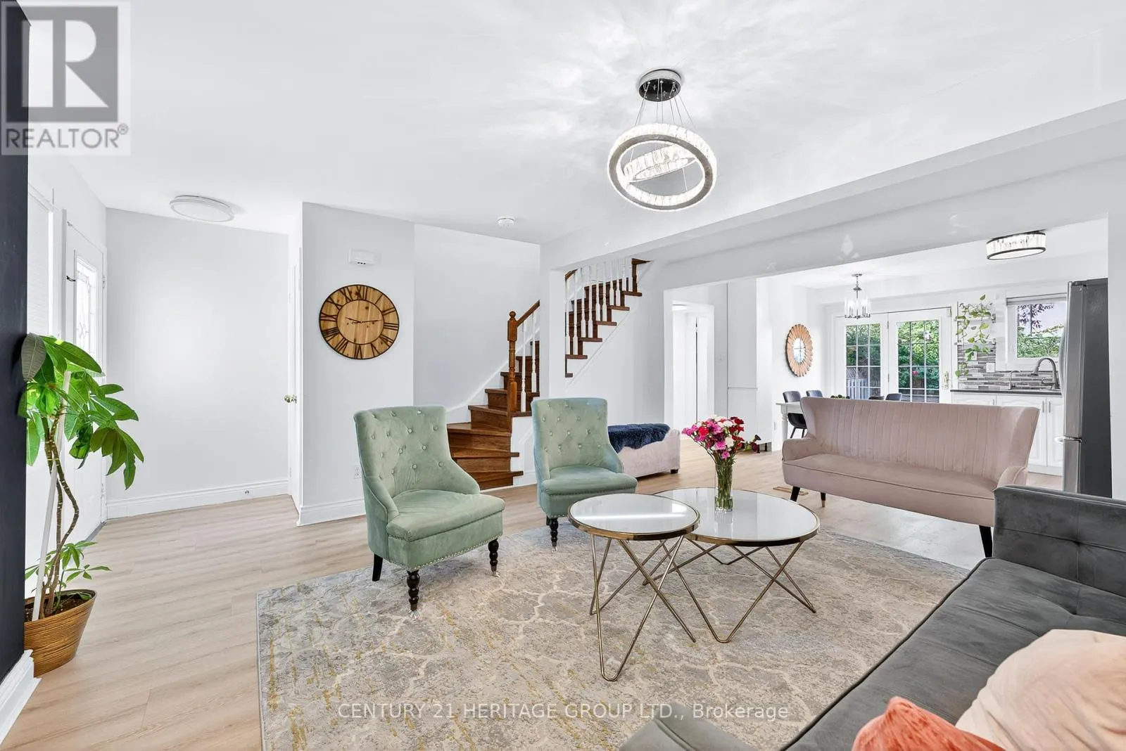 112 SANDFIELD DRIVE