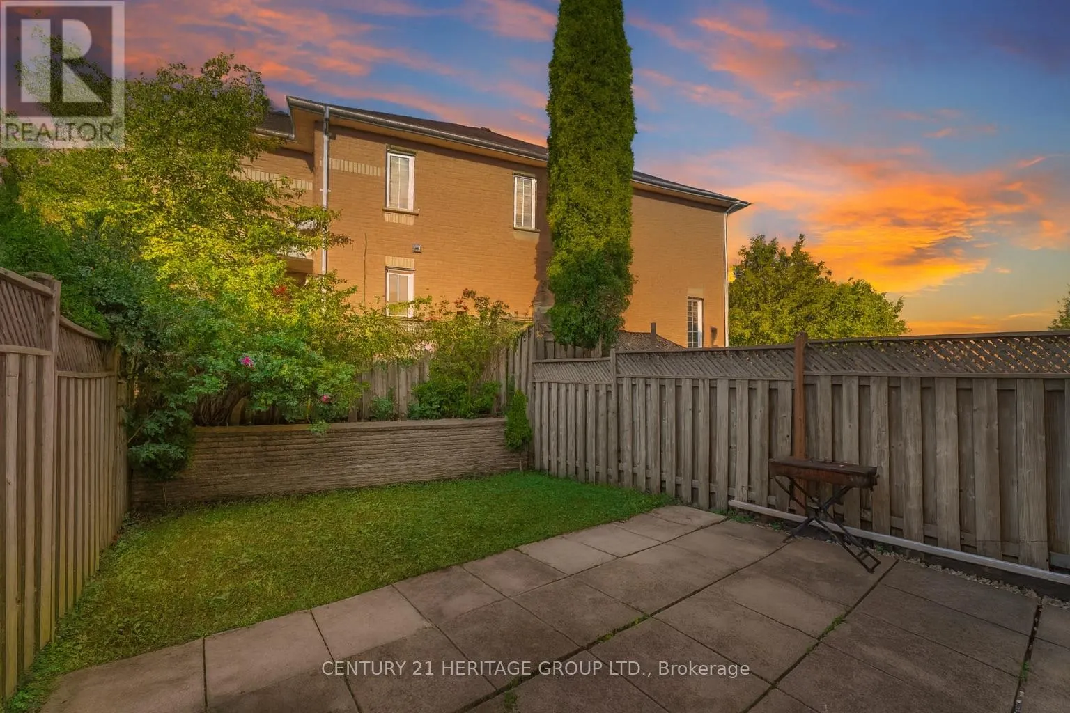 112 SANDFIELD DRIVE