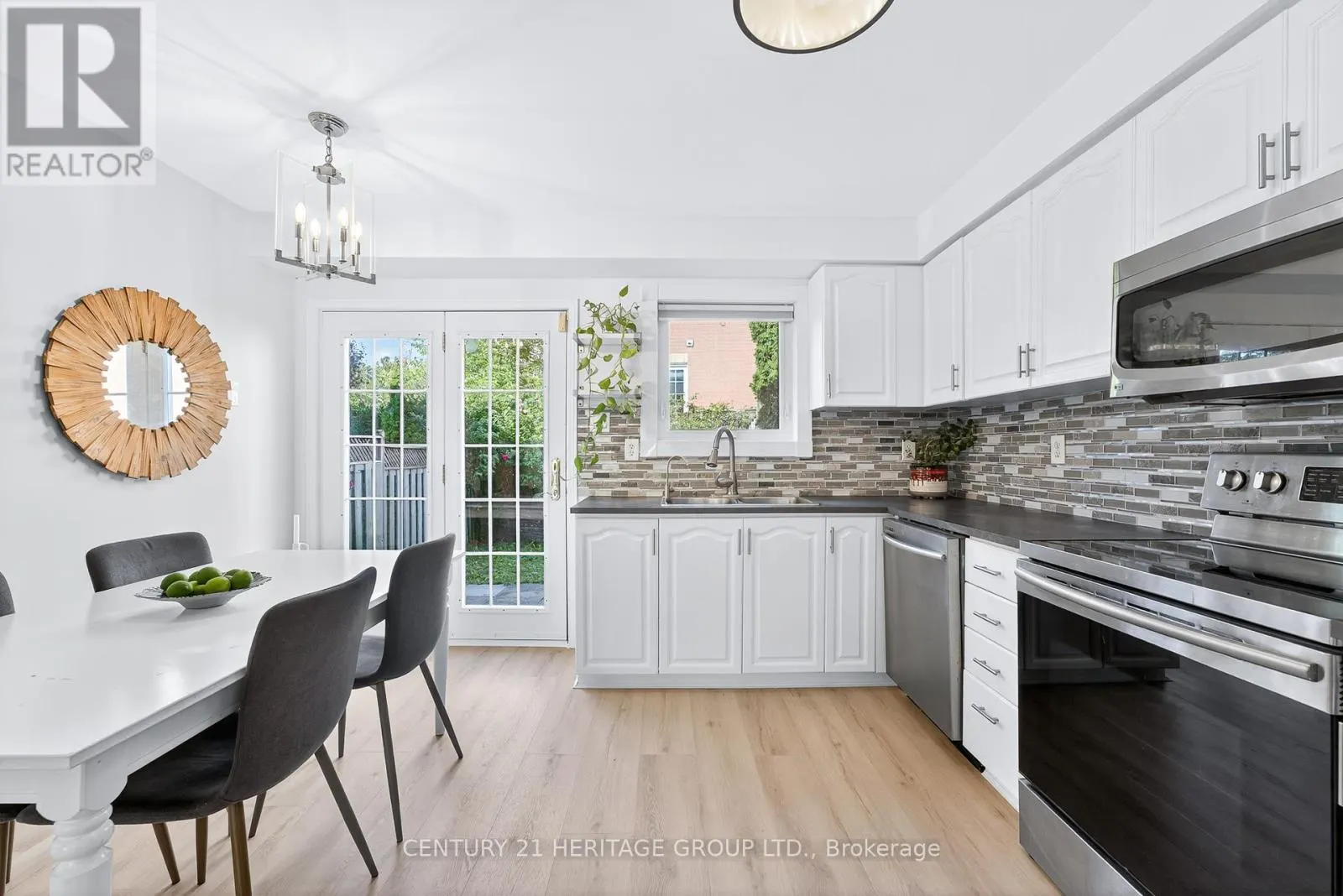 112 SANDFIELD DRIVE