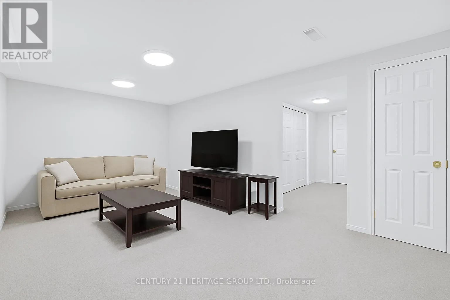 112 SANDFIELD DRIVE