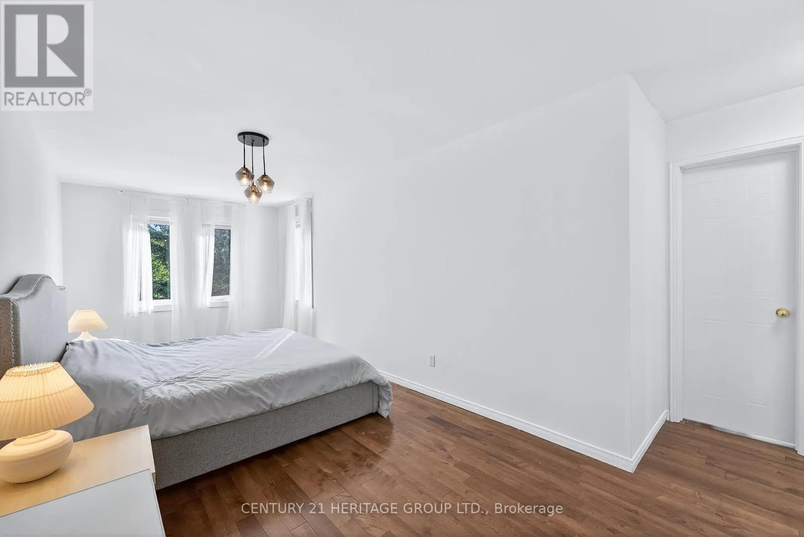 112 SANDFIELD DRIVE