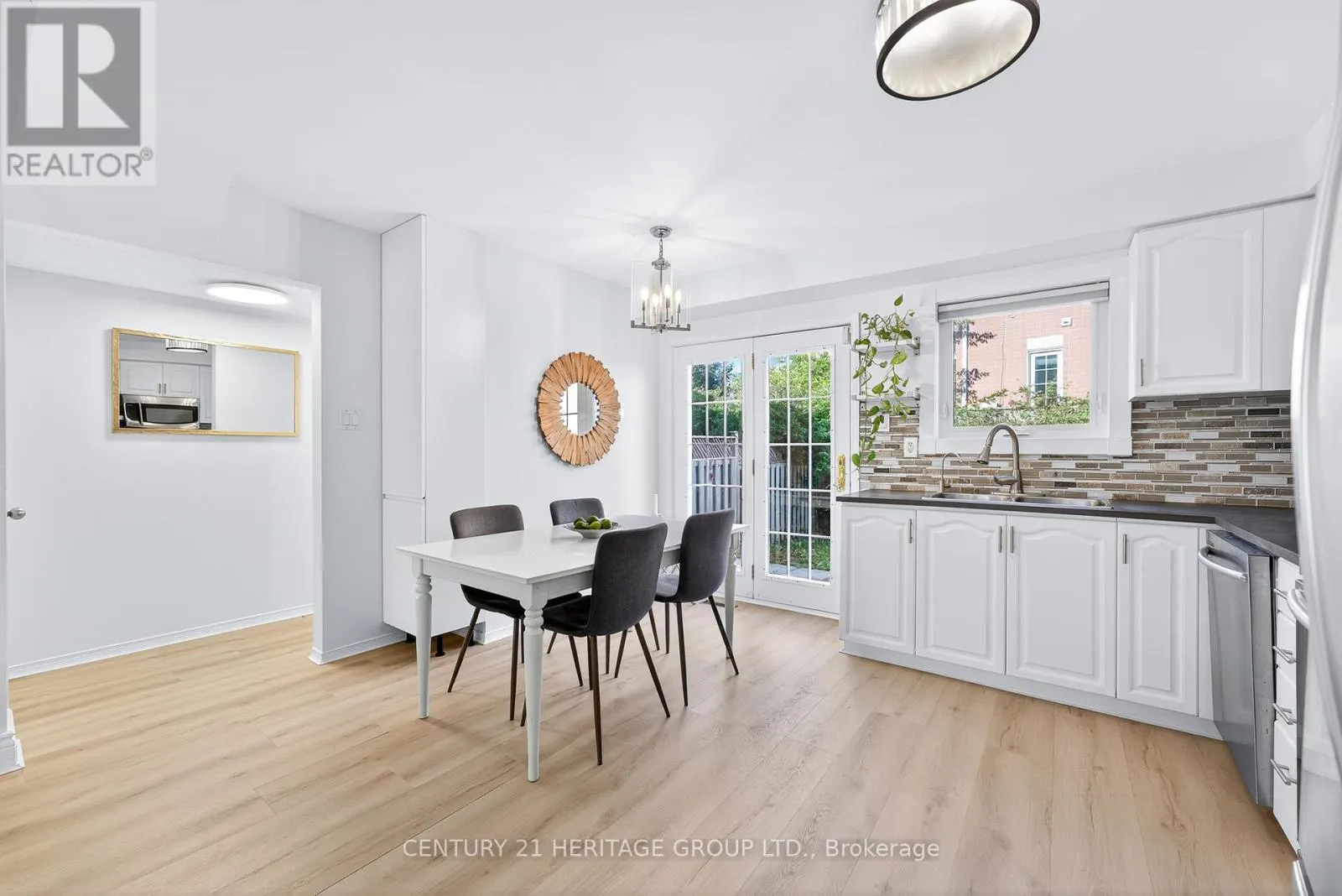 112 SANDFIELD DRIVE