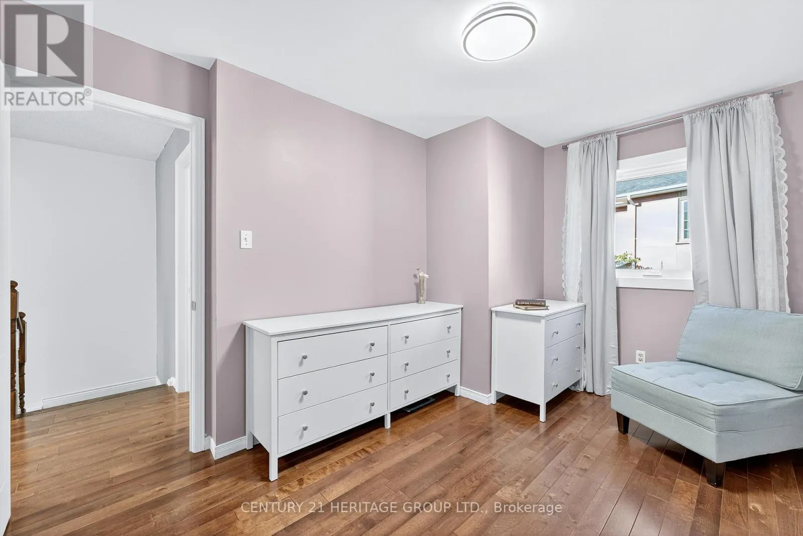112 SANDFIELD DRIVE