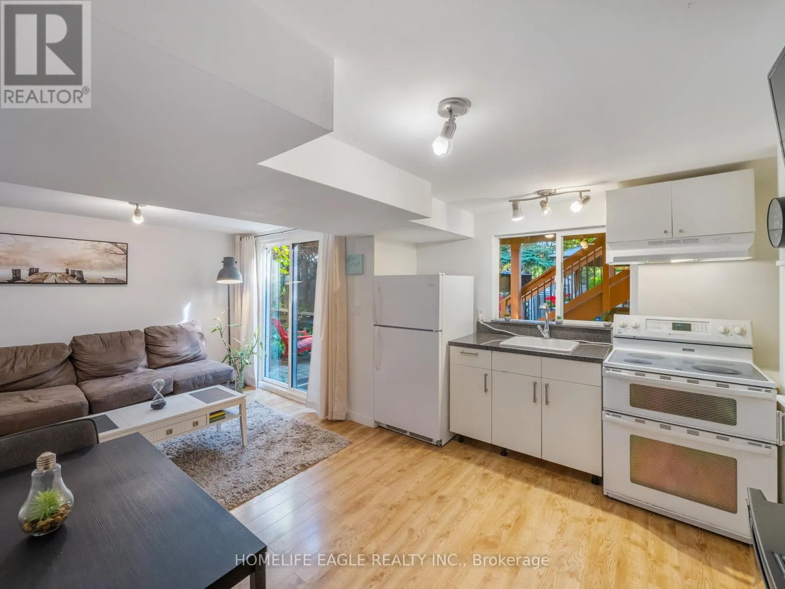 30 MOFFAT CRESCENT