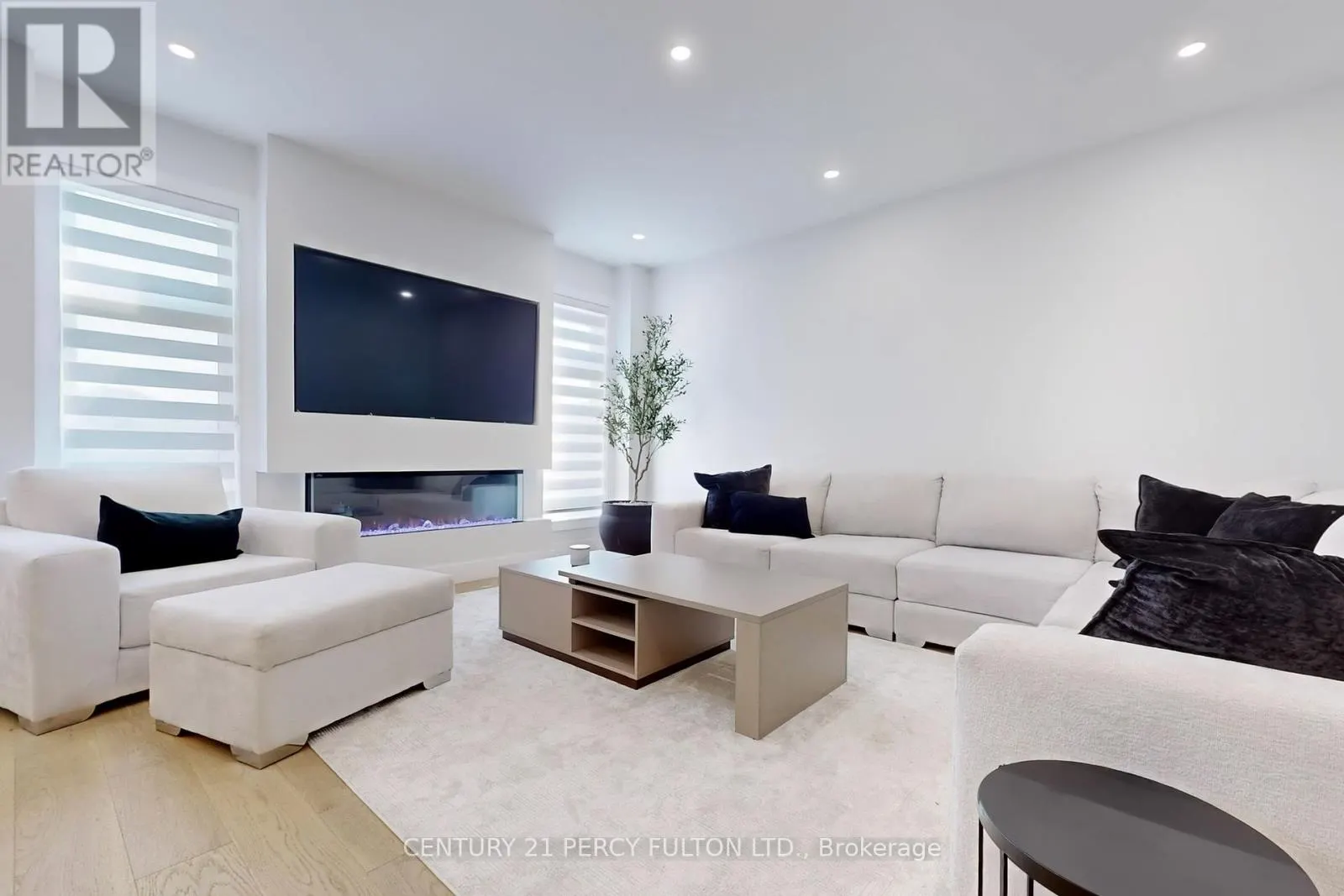 23 SAM BATTAGLIA CRESCENT