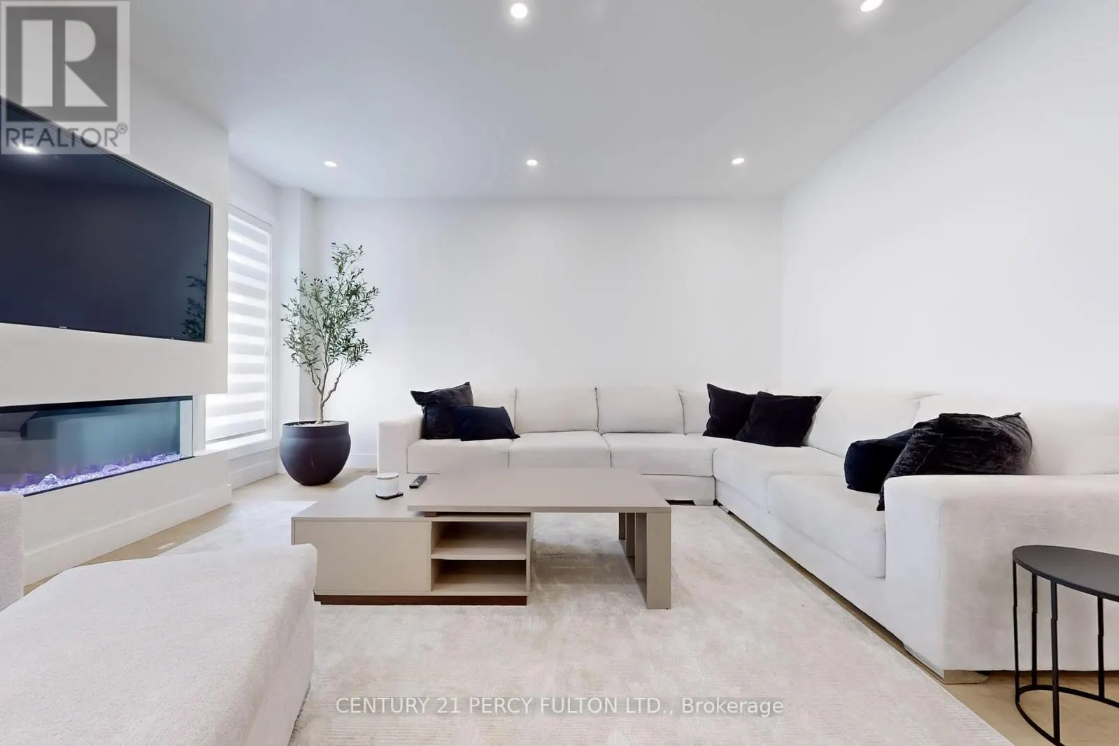 23 SAM BATTAGLIA CRESCENT