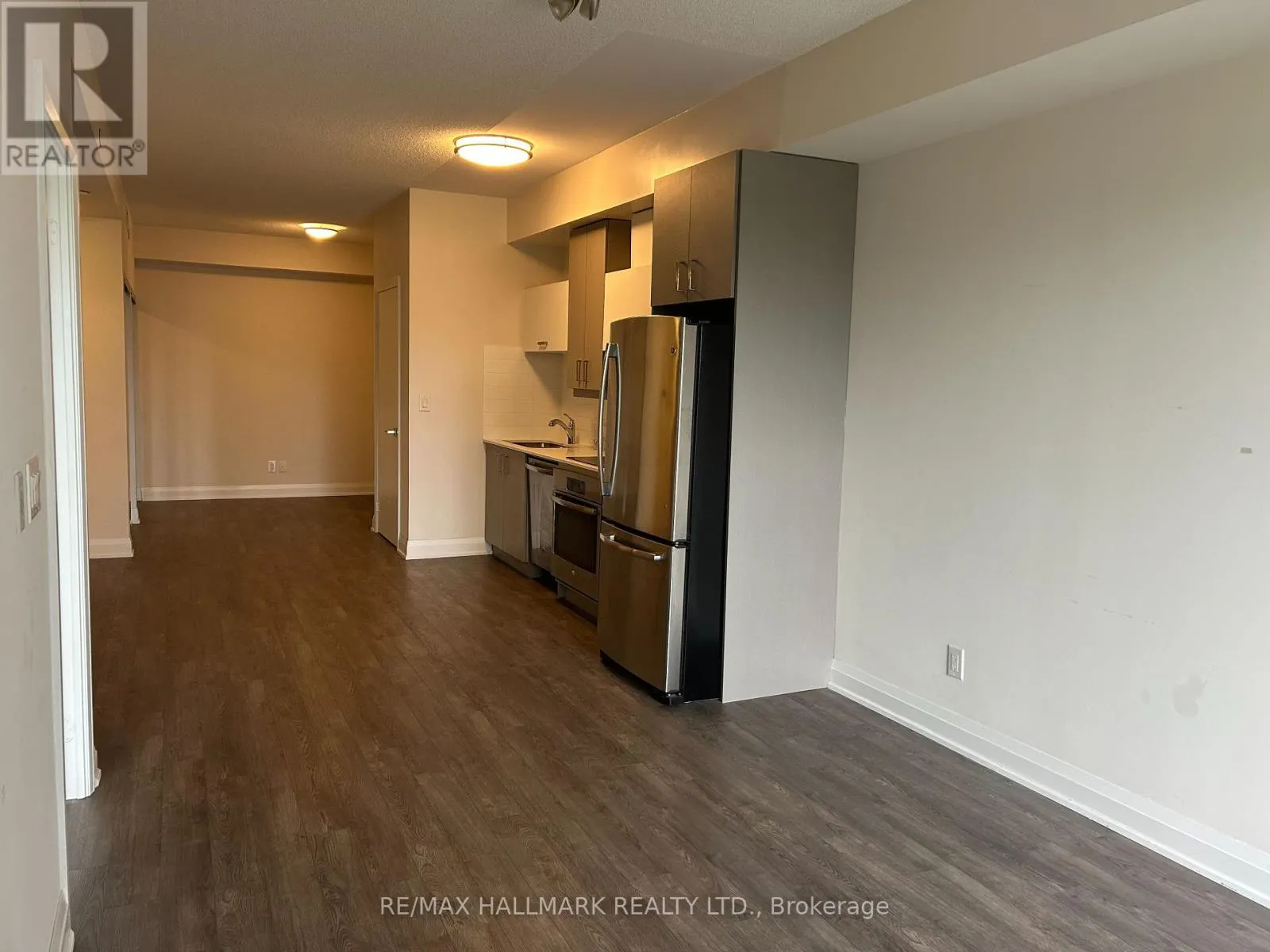 323 - 18 UPTOWN DRIVE