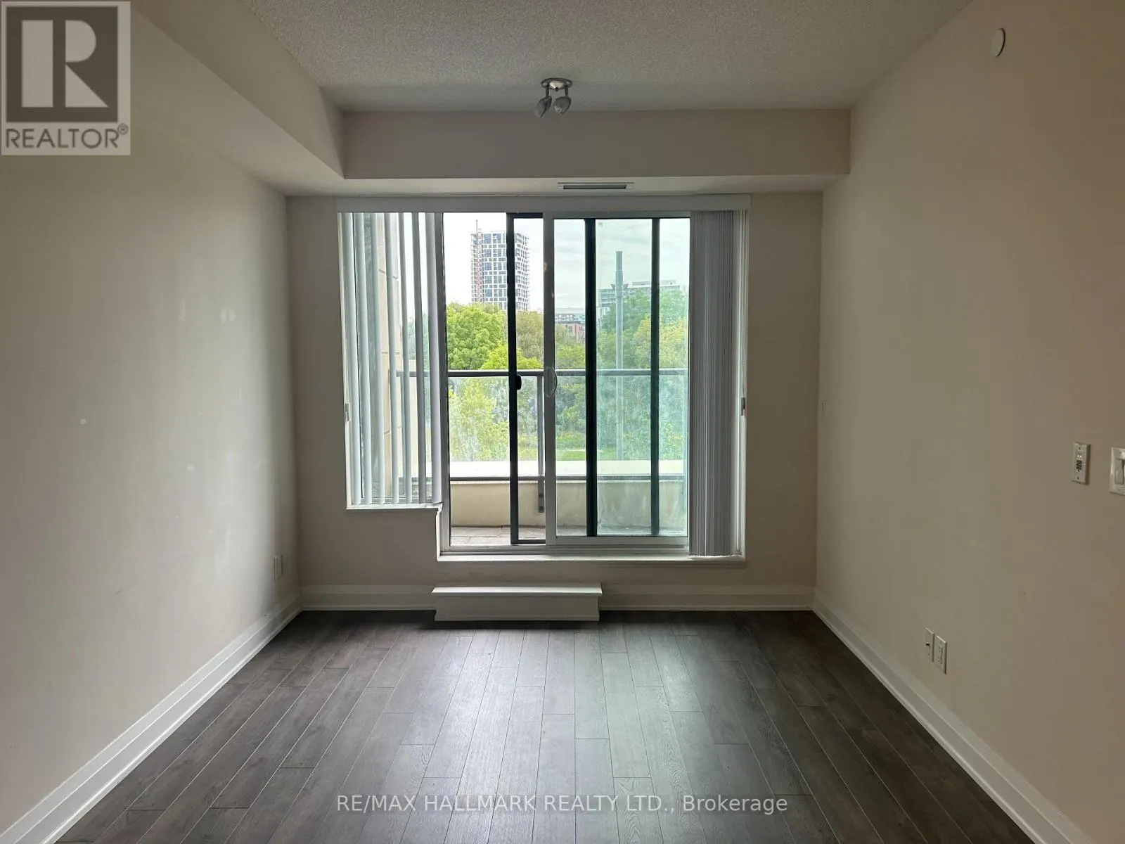 323 - 18 UPTOWN DRIVE