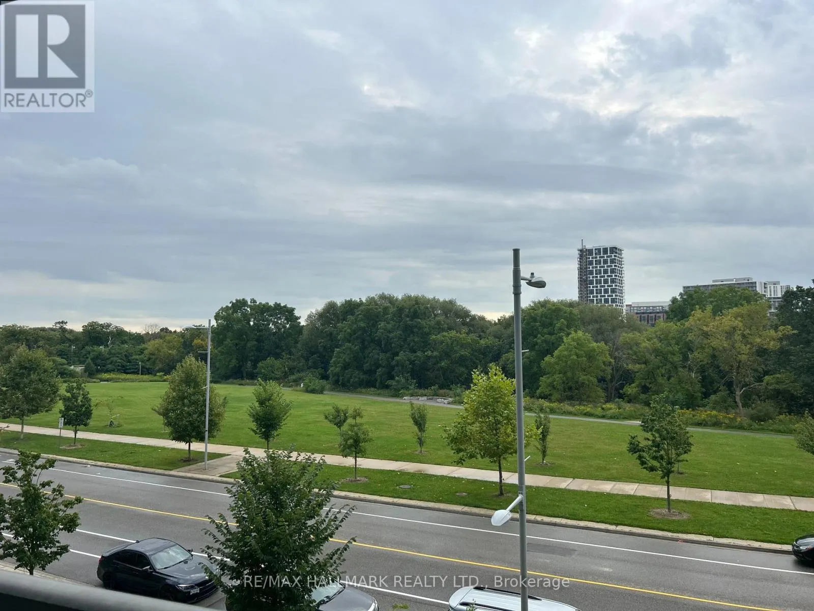 323 - 18 UPTOWN DRIVE