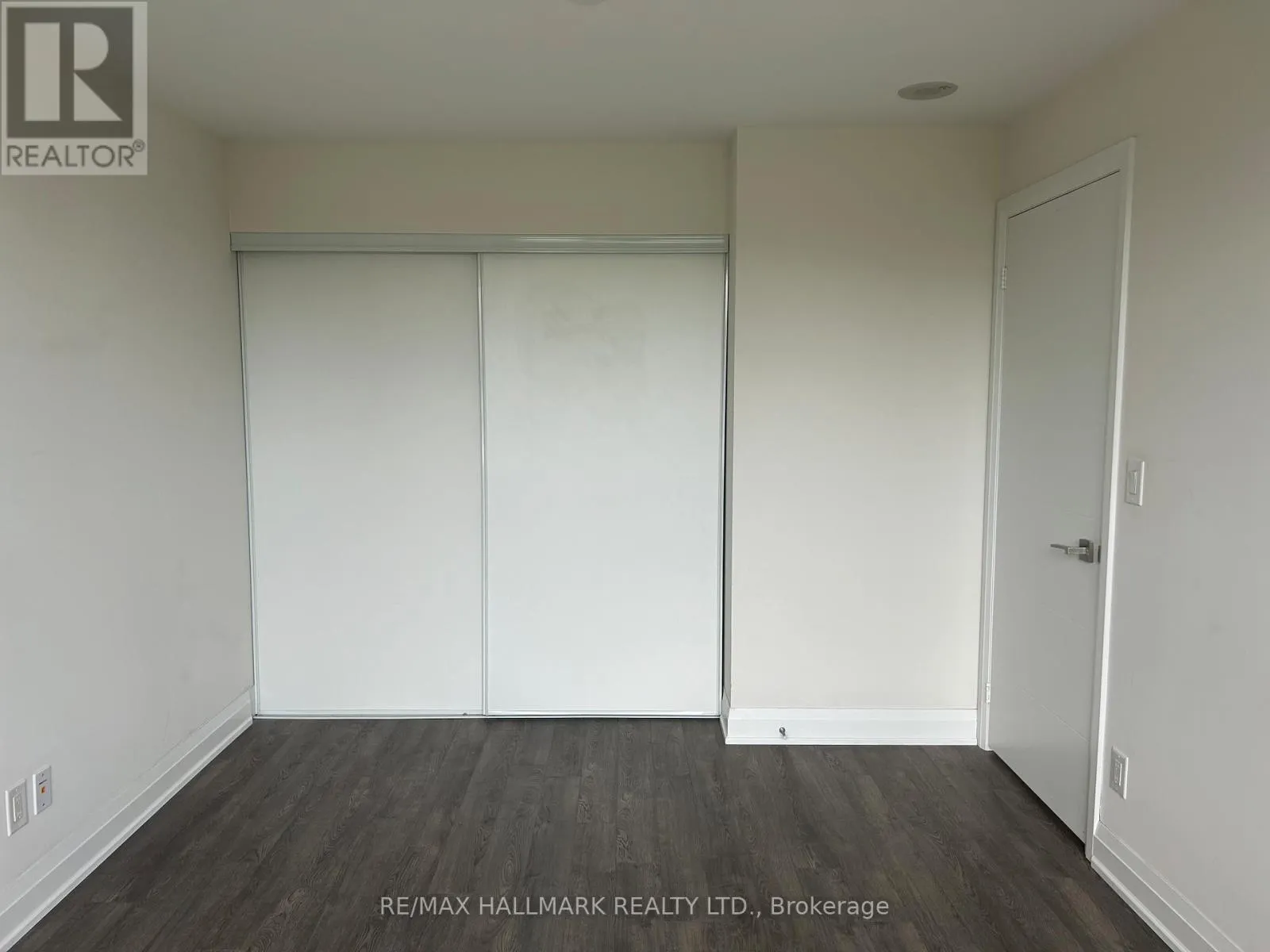 323 - 18 UPTOWN DRIVE