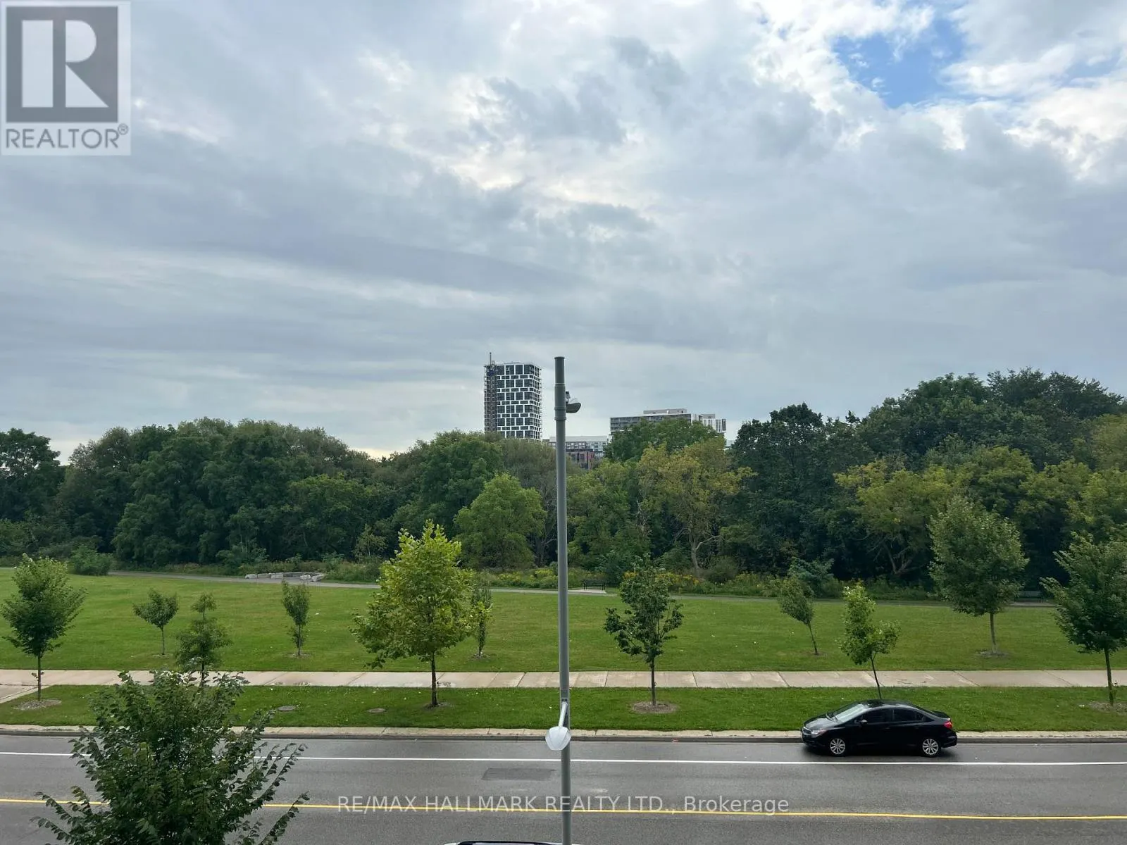 323 - 18 UPTOWN DRIVE