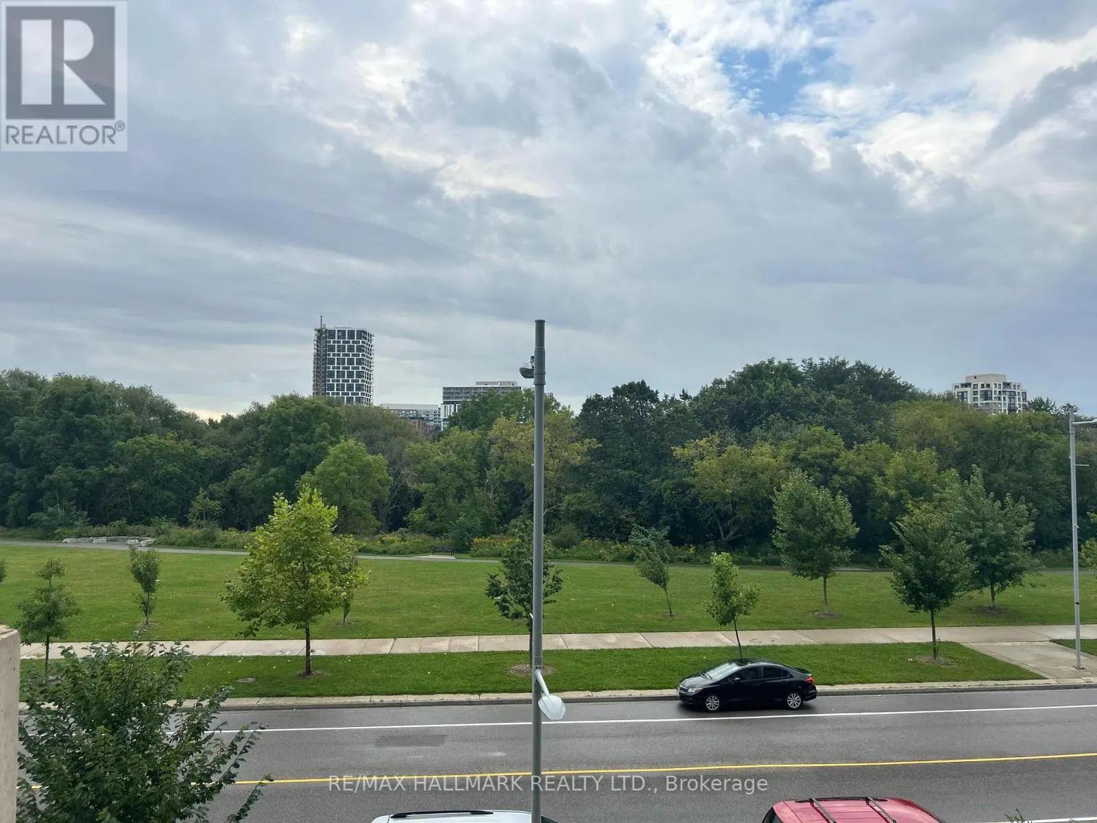 323 - 18 UPTOWN DRIVE