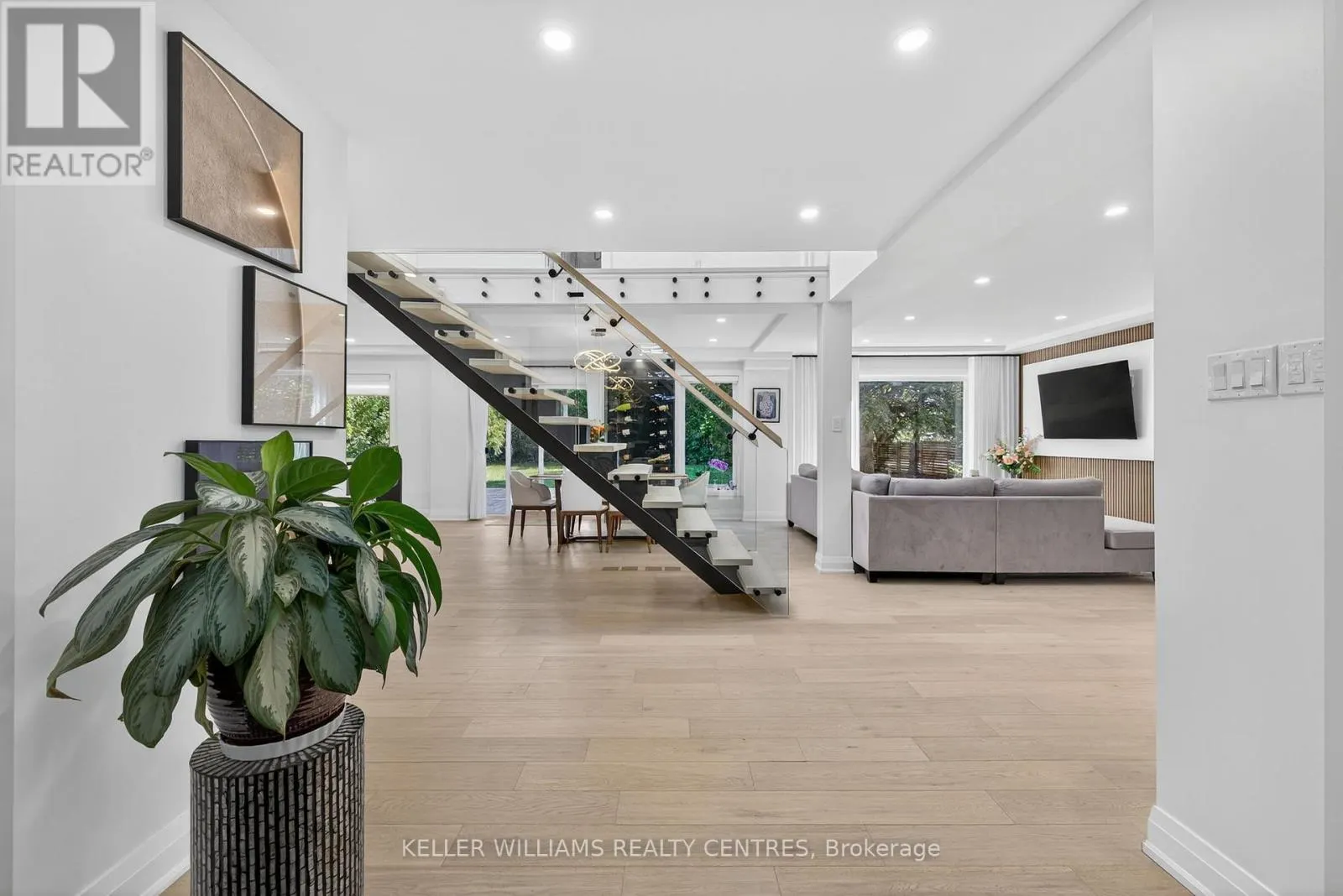 1 ROSEGARDEN CRESCENT
